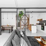 Joivy Exquisite Apt Near Bica Elevator
