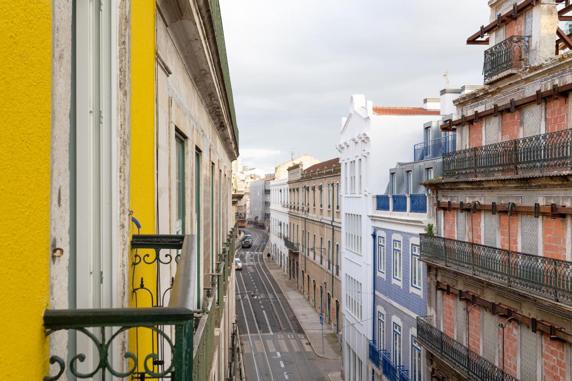 Apartment Joivy Exquisite Near Bica Elevator Lisbon