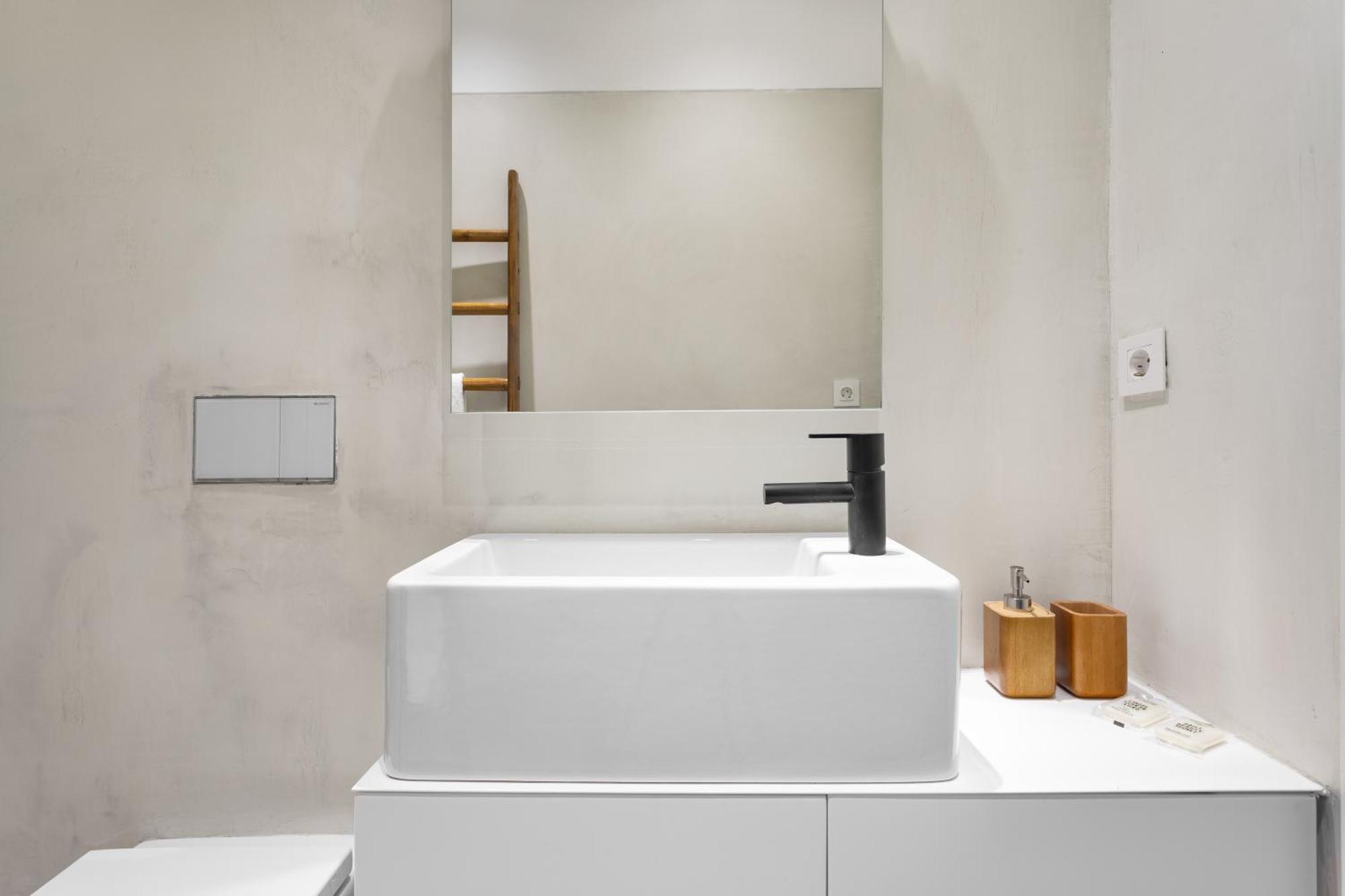 Joivy Exquisite Near Bica Elevator Apartment Lisbon